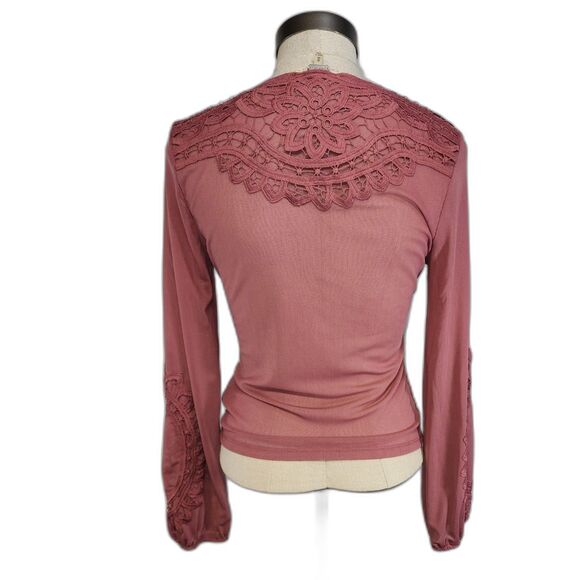 Gimmicks Mauve Lace Embroidered V-neck Top Size Small - Picture 2 of 7
